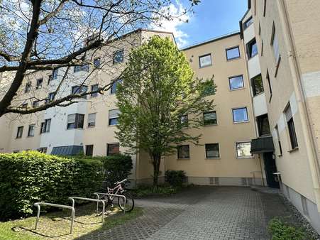 Außenansicht - Erdgeschosswohnung in 86179 Augsburg mit 95m² kaufen