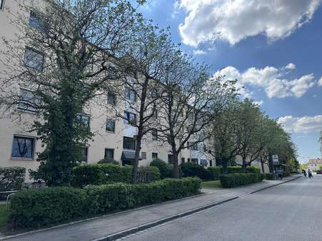 Außenansicht Außenansicht - Erdgeschosswohnung in 86179 Augsburg mit 95m² kaufen