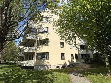 Außenansicht - Erdgeschosswohnung in 86179 Augsburg mit 95m² kaufen
