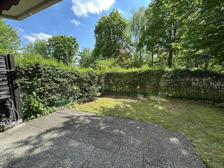Garten mit Süd-Terrasse - Erdgeschosswohnung in 86179 Augsburg mit 95m² kaufen