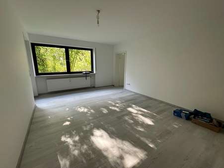 Wohnzimmer - Erdgeschosswohnung in 86551 Aichach mit 60m² kaufen