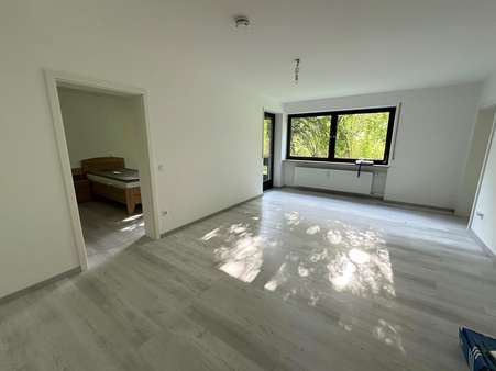 Wohnzimmer - Erdgeschosswohnung in 86551 Aichach mit 60m² kaufen