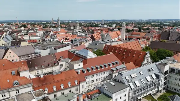 Mehrfamilienhaus mit Gewerbe