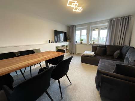 Wohnzimmer - Etagenwohnung in 86159 Augsburg mit 65m² kaufen