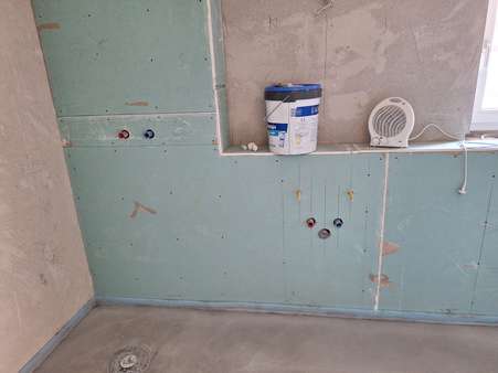 Einblick in das Badezimmer - Reiheneckhaus in 86444 Affing mit 118m² kaufen