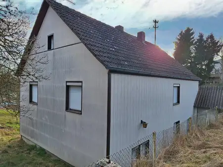 Für Naturliebhaber mit angrenzender Wiese