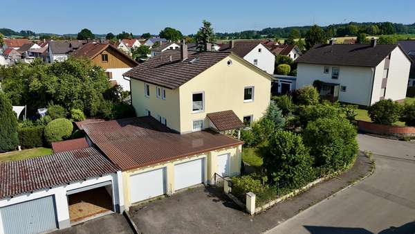 Außenansicht Außenansicht - Zweifamilienhaus in 86551 Aichach mit 186m² kaufen