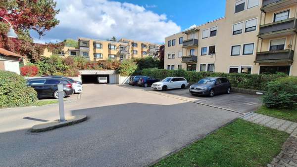 Innenhof der Wohnanlage - Erdgeschosswohnung in 86551 Aichach mit 84m² kaufen