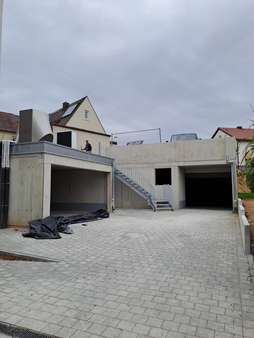 Zufahrt Garagen - Erdgeschosswohnung in 86529 Schrobenhausen mit 130m² kaufen