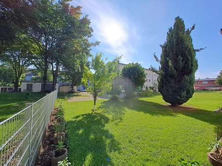 Gemeinschaftsgarten Gemeinschaftsgarten - Dachgeschosswohnung in 86633 Neuburg mit 89m² kaufen