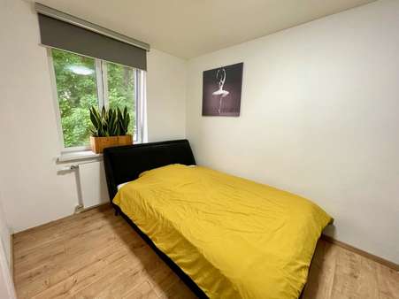 Helles Schlafzimmer - Dachgeschosswohnung in 86633 Neuburg mit 82m² kaufen