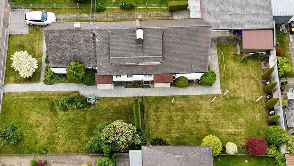 Luftbild - Doppelhaushälfte in 86551 Aichach mit 103m² kaufen