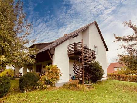 Südostansicht mit Balkon-Gartenzugang - Zweifamilienhaus in 87600 Kaufbeuren mit 214m² kaufen