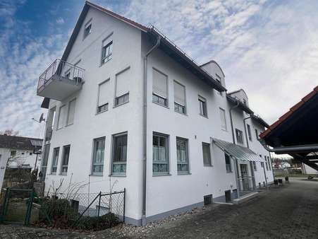 Hausansicht - Dachgeschosswohnung in 89362 Offingen mit 105m² kaufen