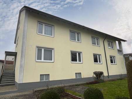 Hausansicht - Zweifamilienhaus in 89331 Burgau mit 220m² kaufen