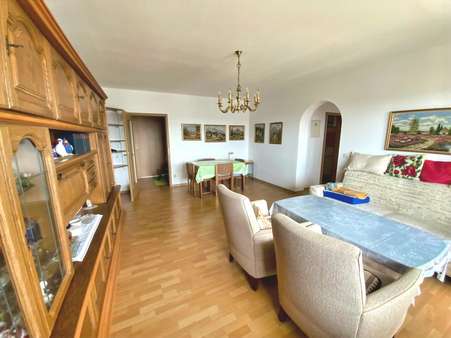 Wohnzimmer - Etagenwohnung in 89250 Senden mit 65m² kaufen
