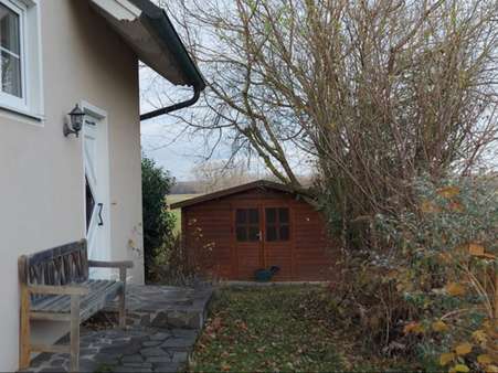 Blick Richtung Gartenhaus - Einfamilienhaus in 85049 Ingolstadt mit 130m² kaufen