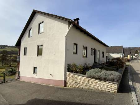 Straßenansicht - Einfamilienhaus in 91795 Dollnstein mit 245m² kaufen