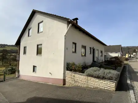 Haus mit Traumgarten am Ufer der Altmühl