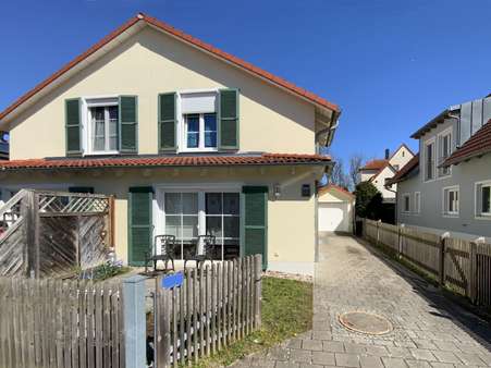 Südwest-Ansicht - Doppelhaushälfte in 92339 Beilngries mit 93m² kaufen