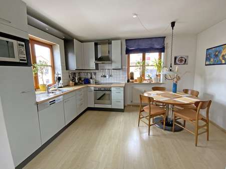 Küche mit Einbauküche - Etagenwohnung in 85139 Wettstetten mit 84m² kaufen