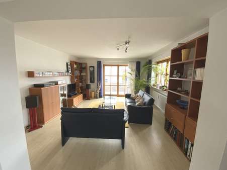 Wohnzimmer - Etagenwohnung in 85139 Wettstetten mit 84m² kaufen