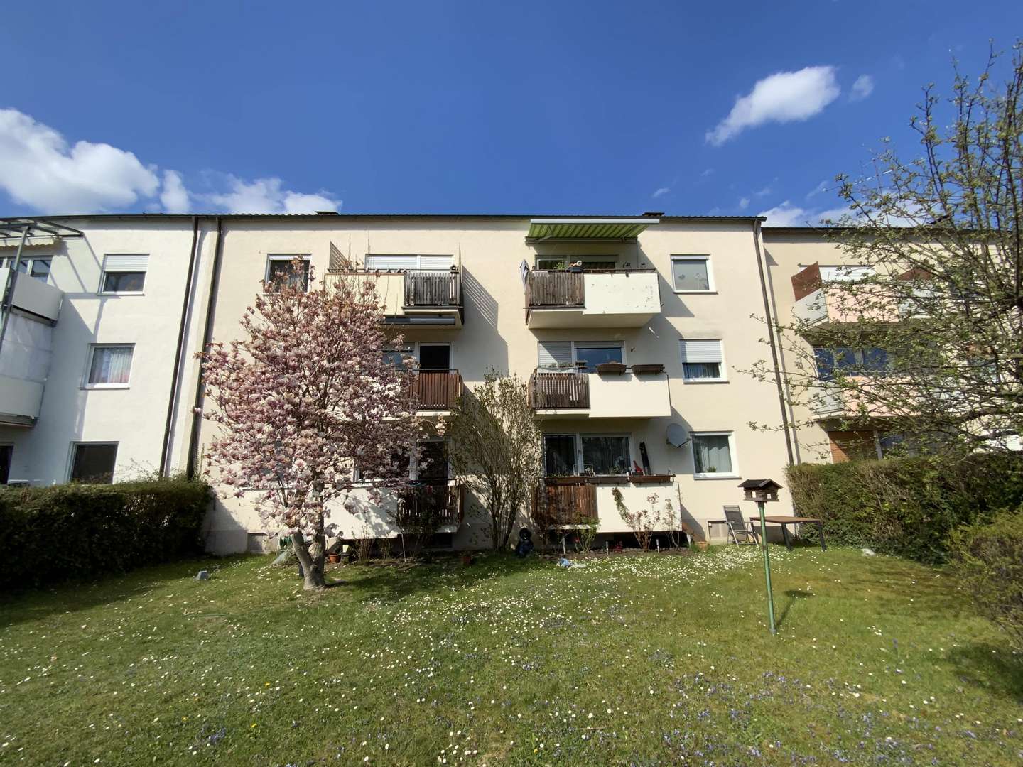 Hausansicht - Etagenwohnung in 85055 Ingolstadt mit 84m² kaufen