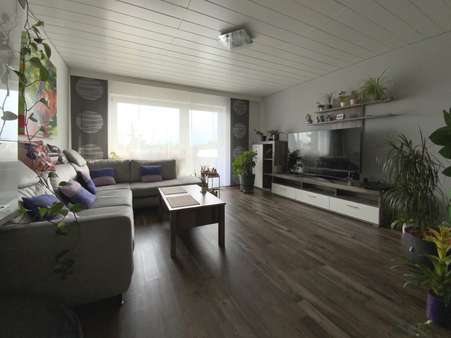 Wohnzimmer - Etagenwohnung in 85055 Ingolstadt mit 84m² kaufen