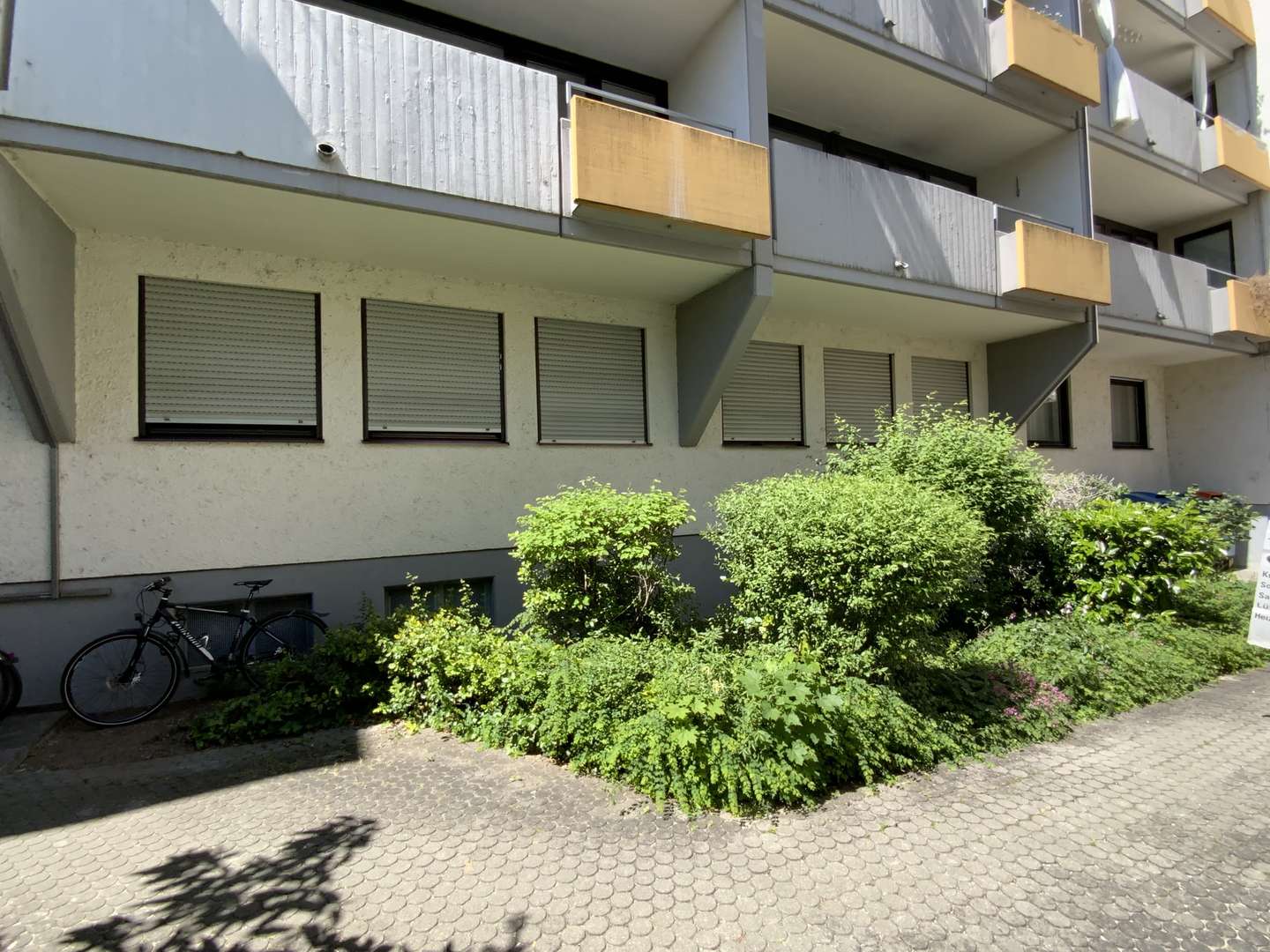 Hausansicht - Erdgeschosswohnung in 85049 Ingolstadt mit 30m² kaufen