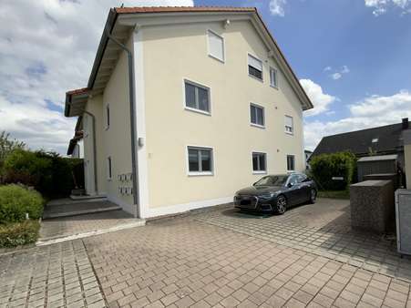 Hauseingang - Dachgeschosswohnung in 85080 Gaimersheim mit 68m² kaufen