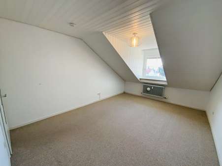 Schlafen - Dachgeschosswohnung in 85049 Ingolstadt mit 65m² mieten