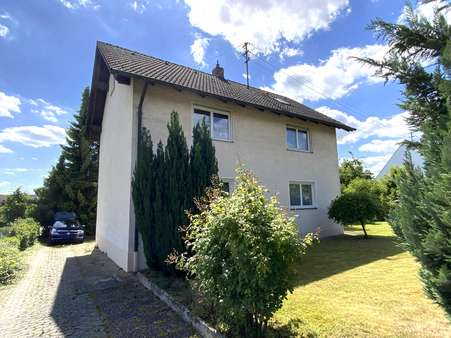 Einfahrtsseite - Einfamilienhaus in 85098 Großmehring mit 106m² kaufen