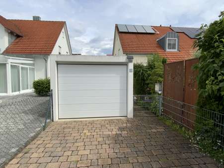 Garage mit el. Torantrieb - Doppelhaushälfte in 85051 Ingolstadt mit 110m² kaufen