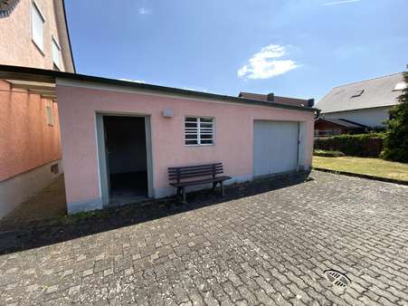 Garage mit Nebengebäude Garage mit Nebengebäude - Grundstück in 85077 Manching mit 746m² kaufen