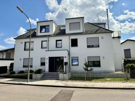 Straßenansicht Straßenansicht - Dachgeschosswohnung in 85051 Ingolstadt mit 56m² kaufen