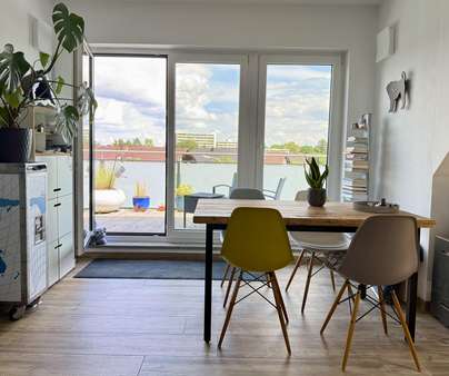 Blick zum Balkon Blick zum Balkon - Dachgeschosswohnung in 85051 Ingolstadt mit 56m² kaufen