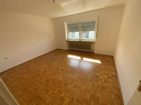 Schlafzimmer Obergeschoss Schlafzimmer Obergeschoss - Zweifamilienhaus in 92339 Beilngries mit 188m² kaufen
