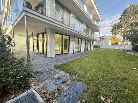 Ansicht vom Südwesten - Erdgeschosswohnung in 85057 Ingolstadt mit 105m² kaufen