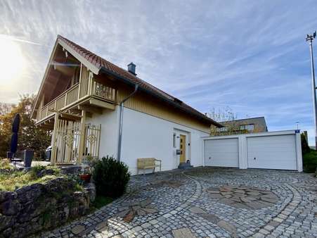 Eingang mit Garagen Eingang mit Garagen - Einfamilienhaus in 85114 Buxheim mit 135m² kaufen