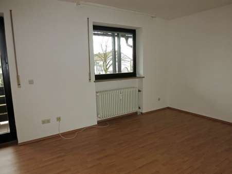 Wohnzimmer - Etagenwohnung in 85049 Ingolstadt mit 61m² kaufen