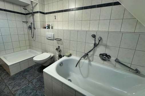 Bad Bad - Dachgeschosswohnung in 85290 Geisenfeld mit 107m² mieten