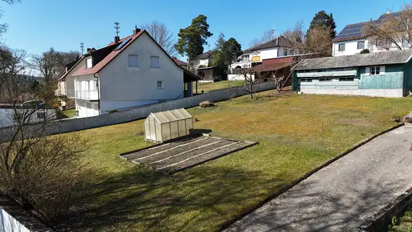 Herrschaftlich Residieren auf Baulücke in Neuburg-Bittenbrunn - naturnah, ruhig, gewachsen 