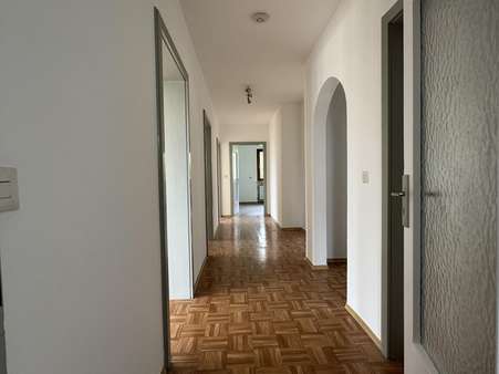 Flur - Erdgeschosswohnung in 86701 Rohrenfels mit 100m² mieten