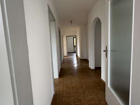 Flur - Etagenwohnung in 86701 Rohrenfels mit 100m² mieten