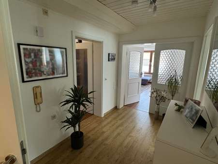 Diele - Souterrain-Wohnung in 86643 Rennertshofen mit 70m² mieten