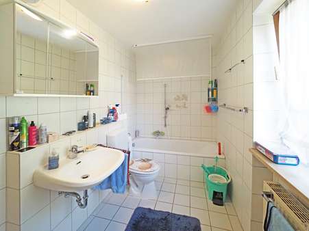 Badezimmer - Erdgeschosswohnung in 86633 Neuburg mit 62m² kaufen