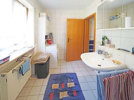 Badezimmer - Erdgeschosswohnung in 86633 Neuburg mit 62m² kaufen