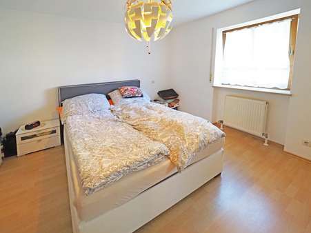 Schlafzimmer - Erdgeschosswohnung in 86633 Neuburg mit 62m² kaufen