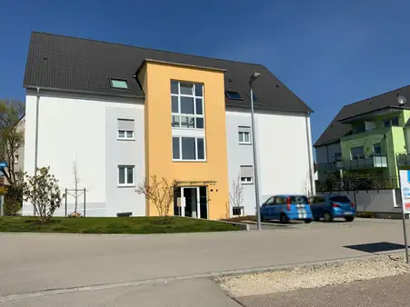 Schicke Dachgeschosswohnung: Modern, energieeffizient, sofort beziehbar