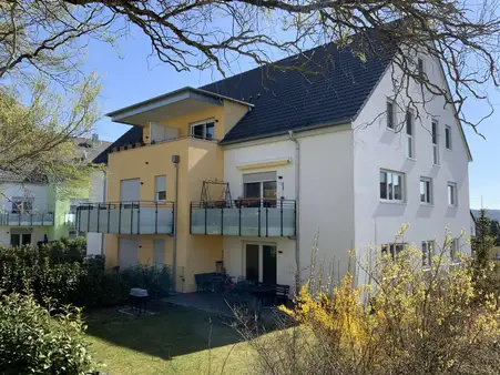 Schicke Dachgeschosswohnung: Modern, energieeffizient, sofort beziehbar